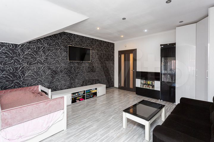 2-к. квартира, 79,3 м², 5/5 эт.