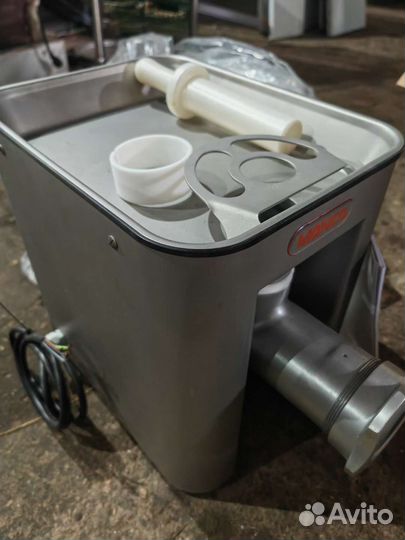 Мясорубка Mainca PC-82