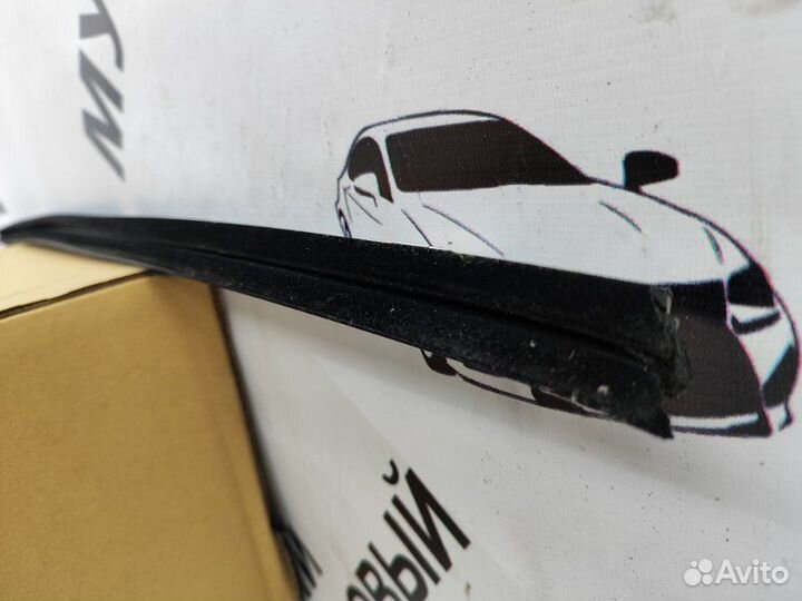 Уплотнитель стекла двери передний правый Toyota