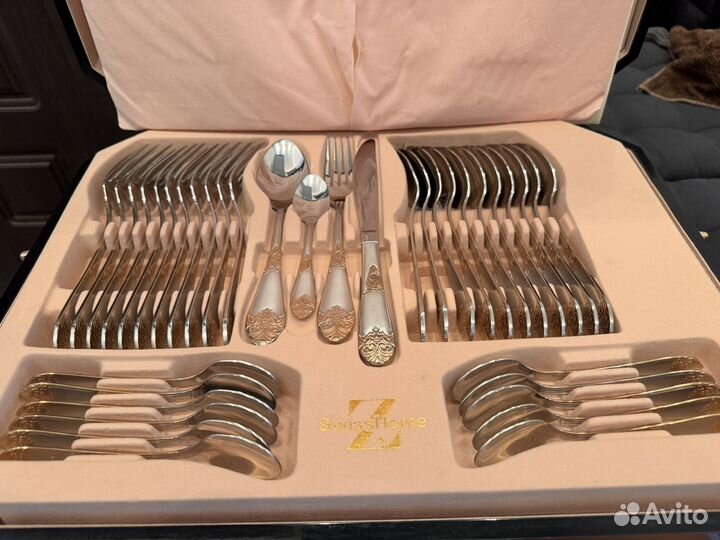 Набор столовых приборов на 12 персон