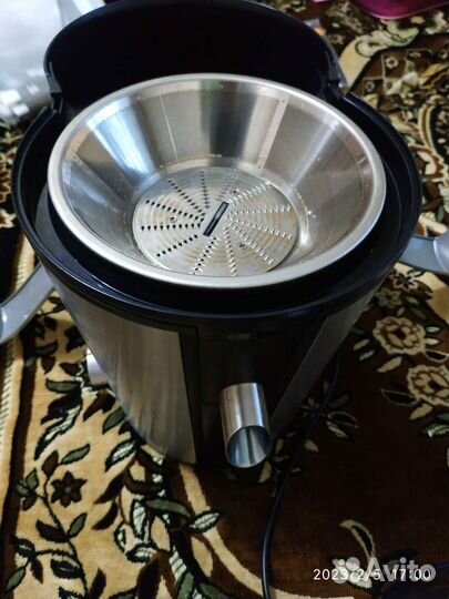 Соковыжималка Bosch Cncj03