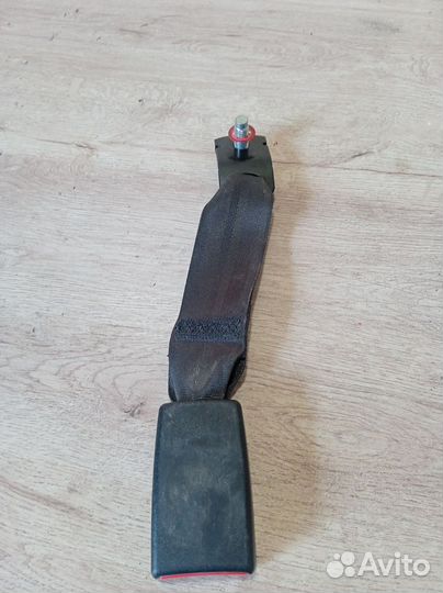 Ответная часть ремня безопасности Nissan Juke F15