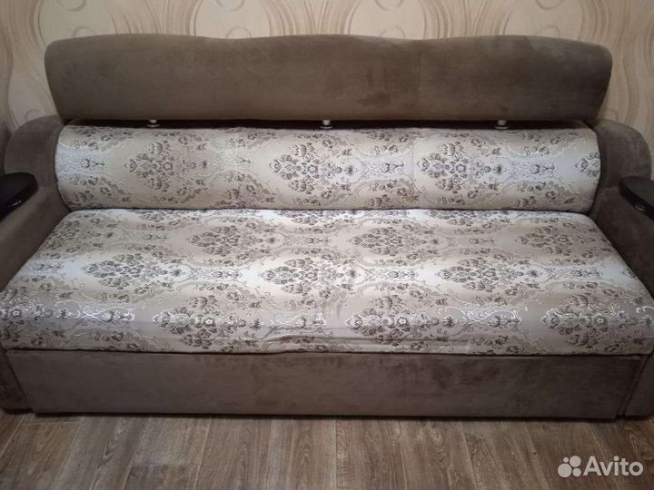 Диван