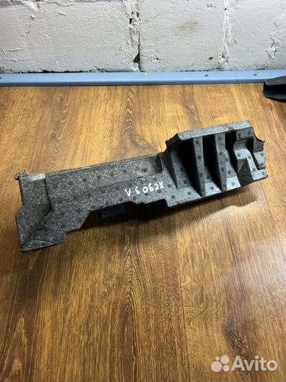 Уплотнитель кузова задний левый Volvo Xc90