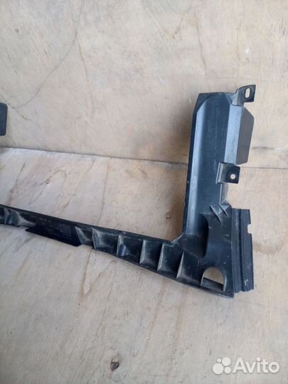 Дефлектор радиатора Renault Logan