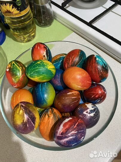 Тарелка пасхальных яичек