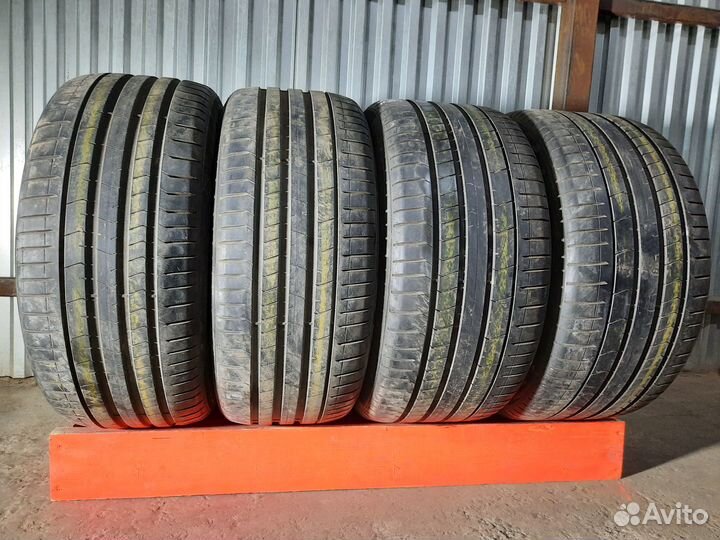 Pirelli P Zero PZ4 275/40 R20 и 315/35 R20
