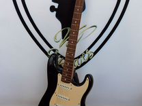 Fender Squier Bullet Stratocaster SSS +Струны