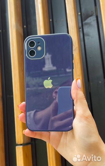 Чехол на iPhone стеклянный с квадратными гранями