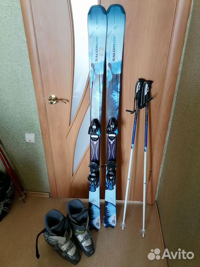 Горные лыжи Salomon, ботинки, палки
