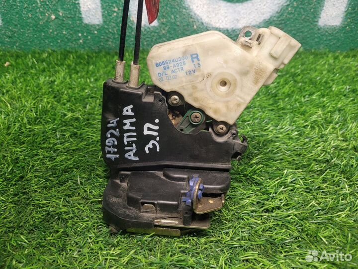 Замок двери задней правой на Nissan Altima L31