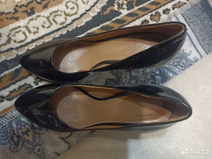 Туфли женские 35 размер и тапки
