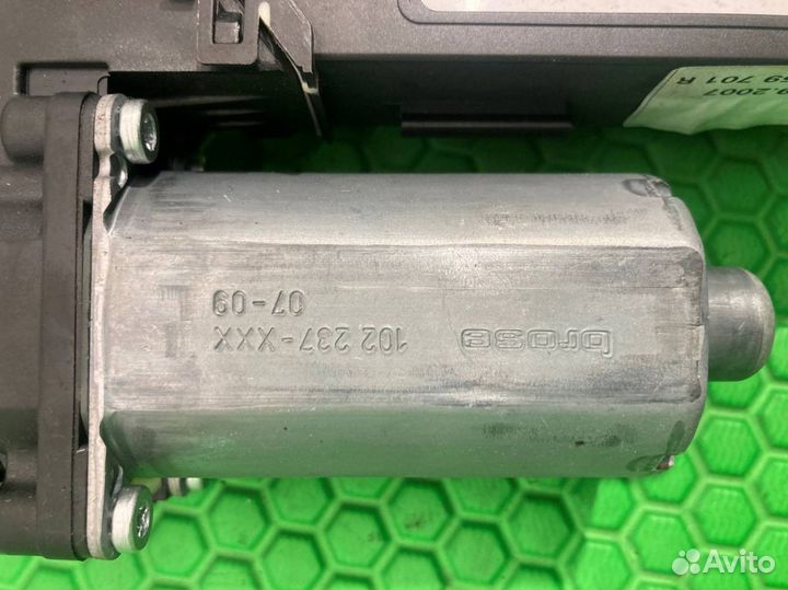 Мотор стеклоподъемника передний правый Volkswagen