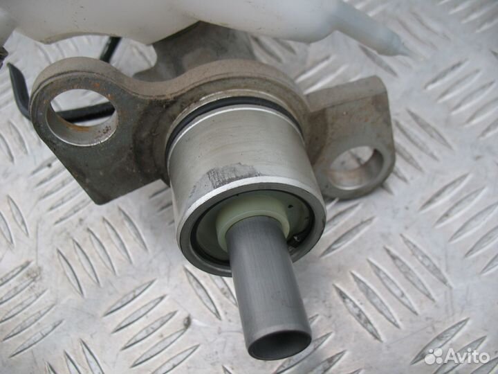 Цилиндр тормозной главный Passat B5 1.9 AFN