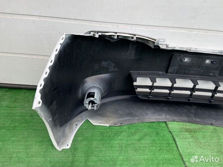 Бампер передний Nissan Serena C26