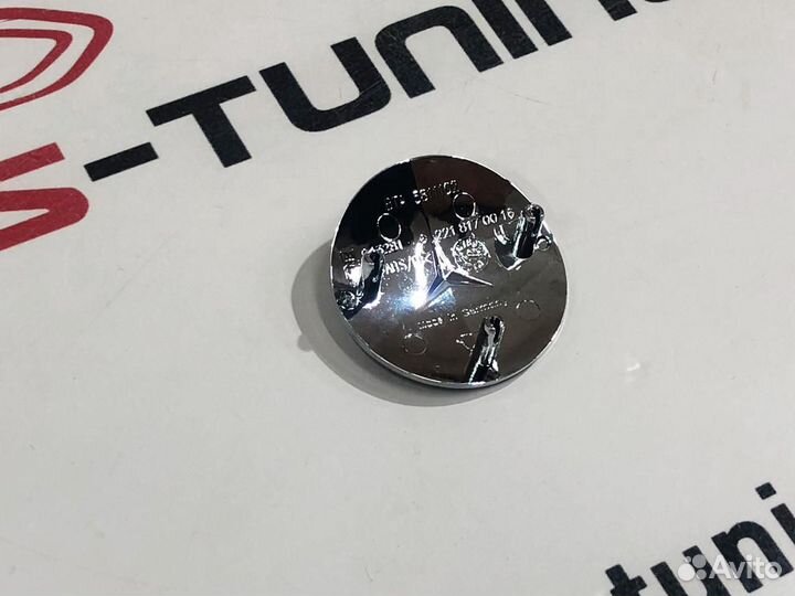 Заглушка в решетку радиатора Mercedes-Benz W204