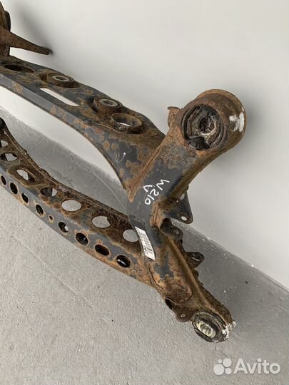 Подрамник задний Mercedes W210