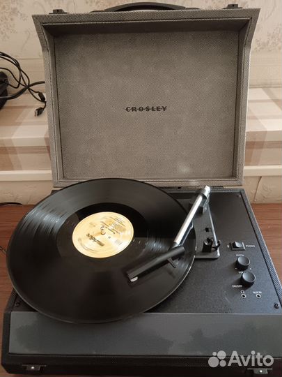 Виниловый проигрыватель crosley