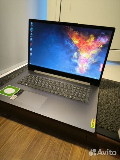 Lenovo 17.3/Pentium Gold 7505/256 SSD/8 DDR4