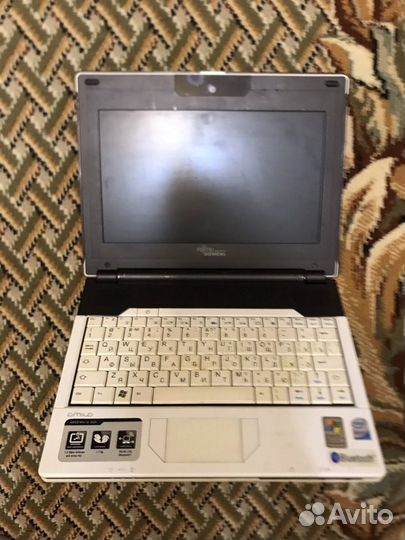 Нетбук Fujitsu-Siemens amilo mini UI 3520