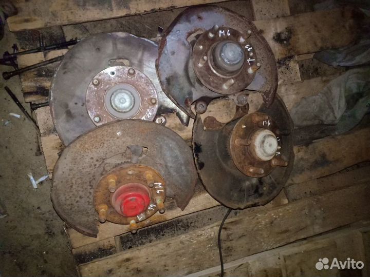 Кулак поворотный цапфа ступица Mazda 6