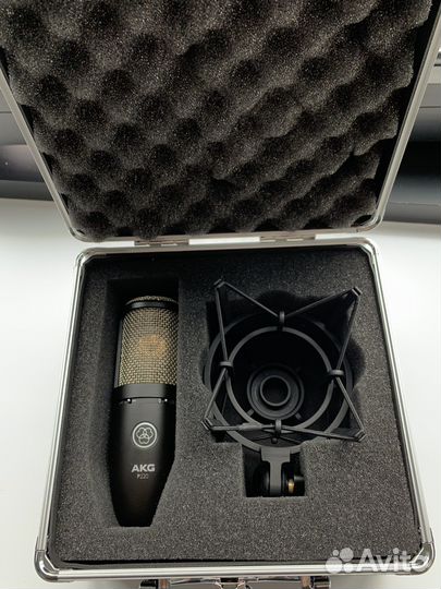 Студийный микрофон akg p220
