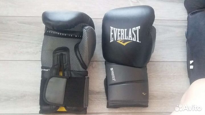 Боксерские перчатки 12 oz everlast