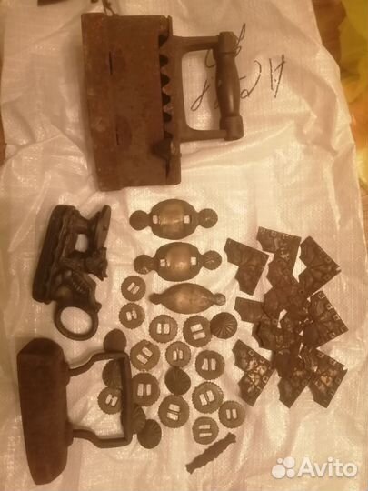 Утюги латунные круглые пуговицы старинные