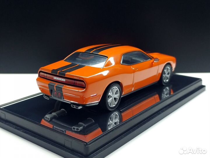 1:43 Dodge Challenger SRT-8
