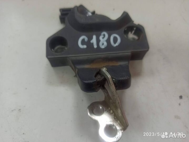 Замок крышки багажника toyota corolla 180