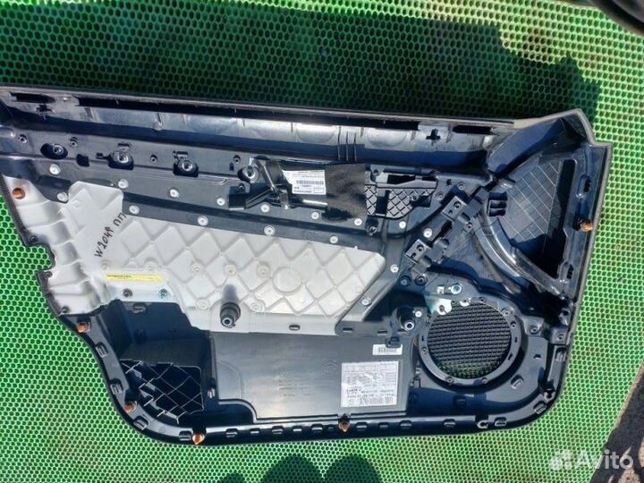 Обшивка карта двери передняя правая Mercedes-Benz