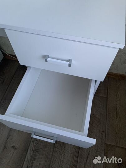 Гримерный стол с зеркалом и подсветкой