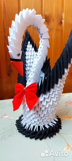 Сувенирный лебедь