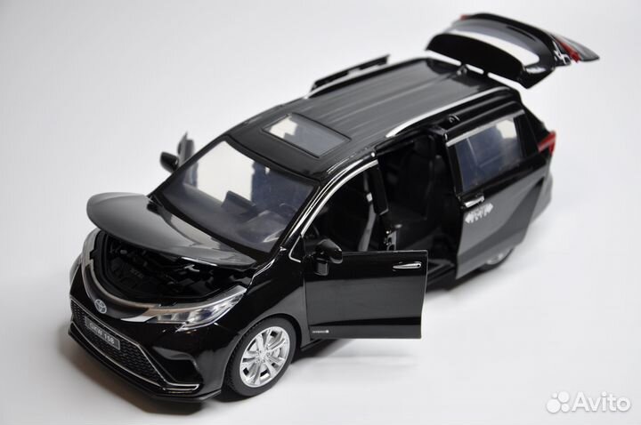 Модель автомобиля Toyota Sienna минивэн металл