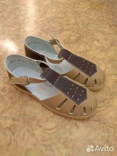 Сандали новые
