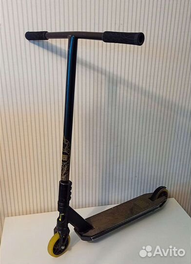 Трюковой самокат tech team duker 303