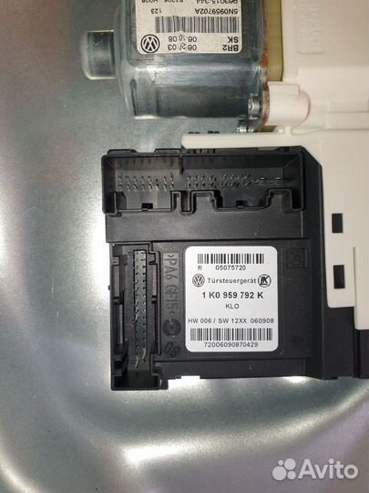 Стеклоподъемник передний левый Volkswagen Tiguan I