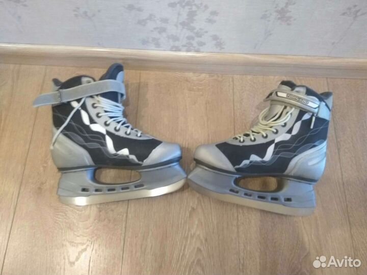 Коньки хоккейные