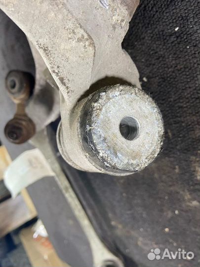 Кулак поворотный задний левый Audi A8 2 (D3, 4E) 2