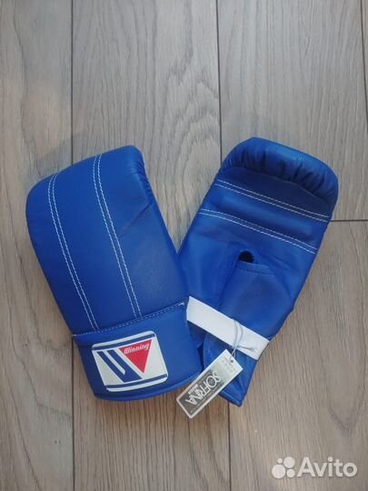 Боксерские перчатки Winning