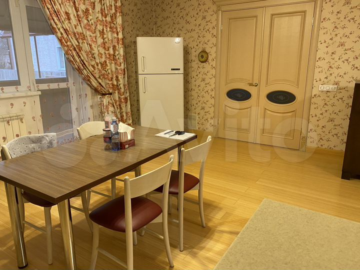 3-к. квартира, 140 м², 1/2 эт.