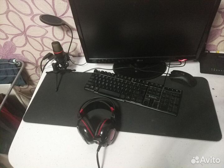 Коврик микрофон мышка наушники и вебка мера