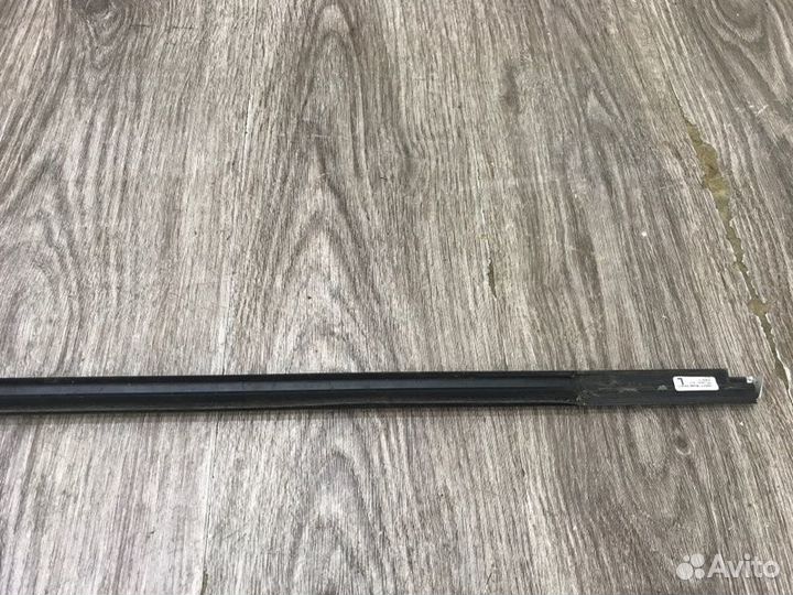 Молдинг стекла двери задний левый Opel Astra J