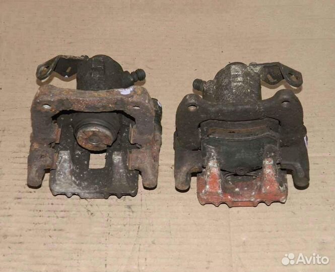 Суппорт задний левый и правый VW Golf 4