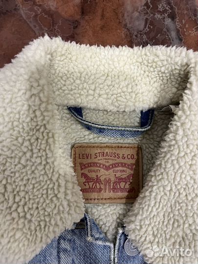Джинсовая куртка levis