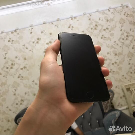 Телефон iPhone 7