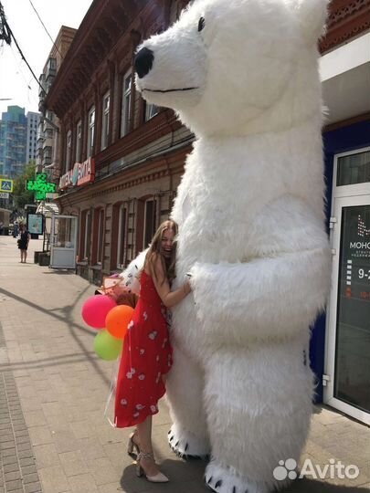 Белый мишка на праздник