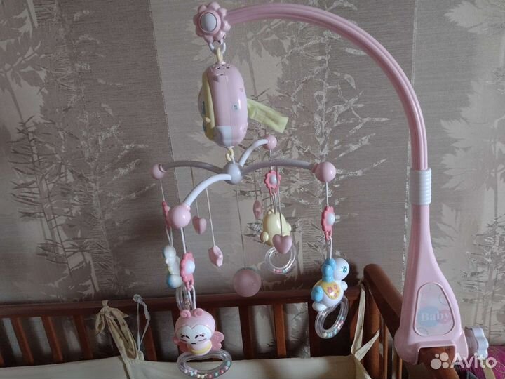 Мобиль на кроватку с проектором с пультом