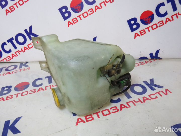 Бачок омывателя subaru legacy BE5, BG5, BD5, BG2
