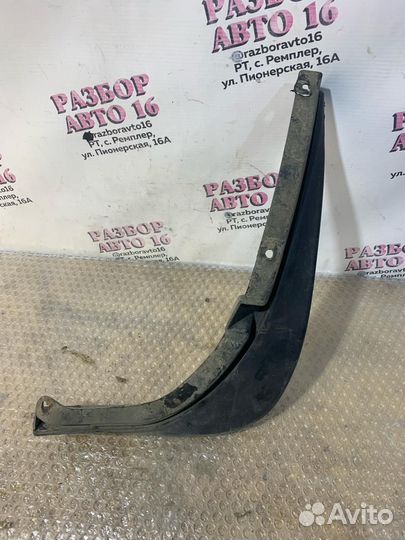 Задний правый брызговик Skoda Octavia A5